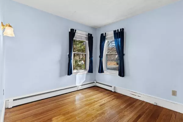 50 S Hampton Rd, Amesbury, MA 01913