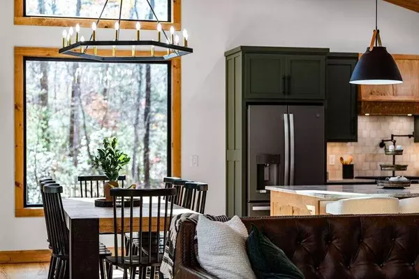 1097 Lees Ride, Mccaysville, GA 30555