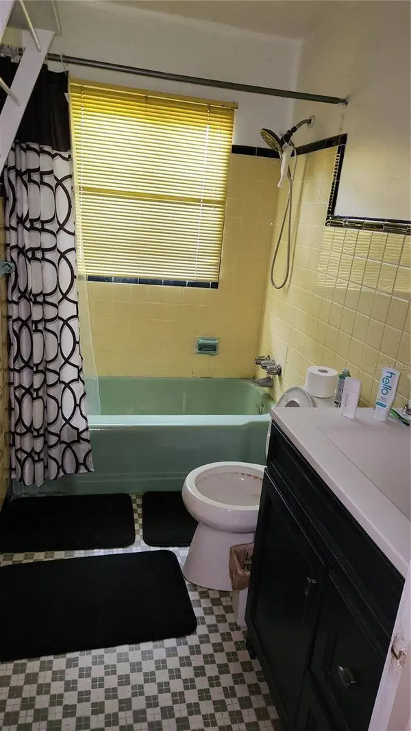 11523 FOREST HILLS DR, Tampa, FL 33612