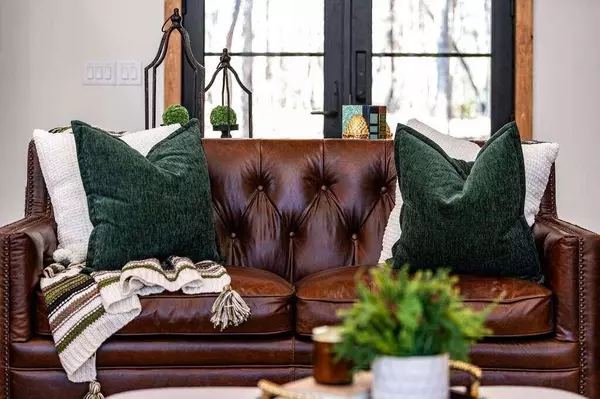 1097 Lees Ride, Mccaysville, GA 30555