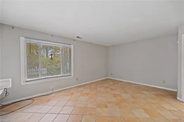 1792 Pathfinder DR, Virginia Beach, VA 23454