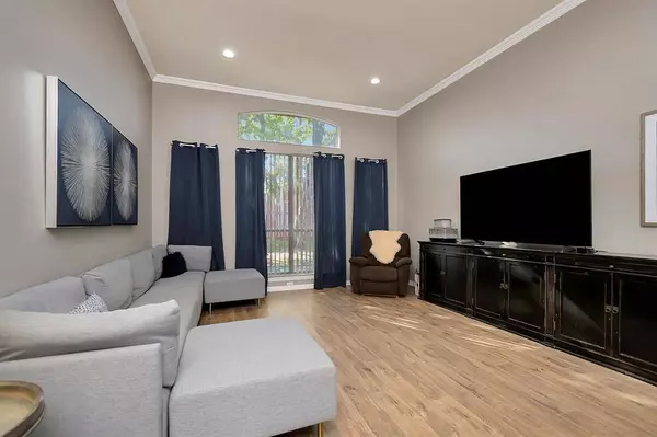 2117 S Winding Creek Drive, Grapevine, TX 76051