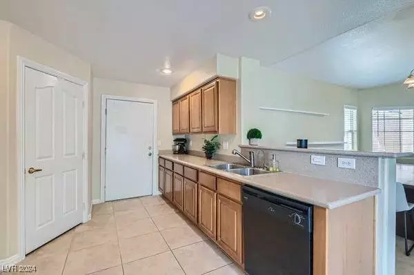 10407 Madagascar Palm Street, Las Vegas, NV 89141