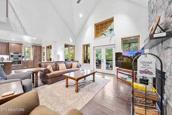 4211 Fox Hills DR, Louisville, TN 37777