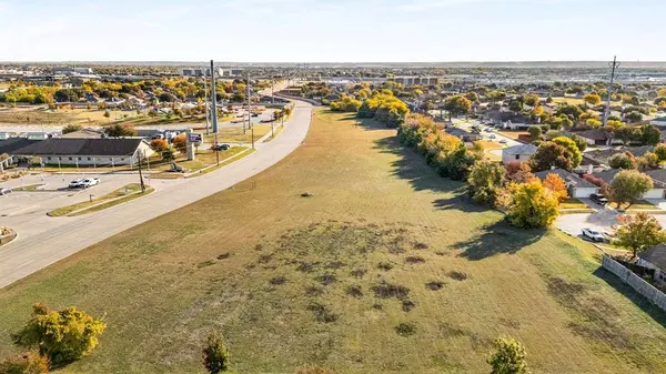 2315 W Warrior Trail, Grand Prairie, TX 75052