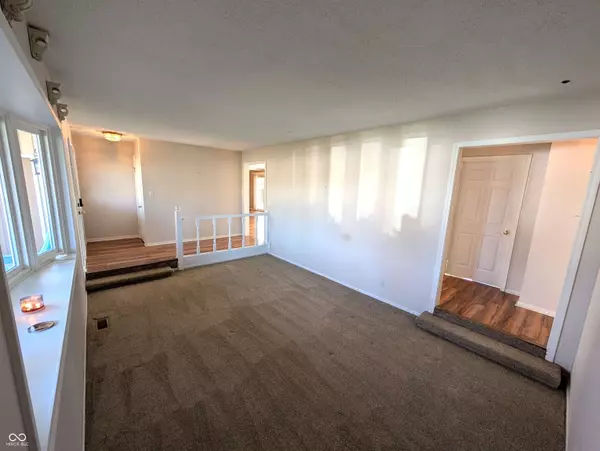 4557 W Glenwood DR, Edinburgh, IN 46124