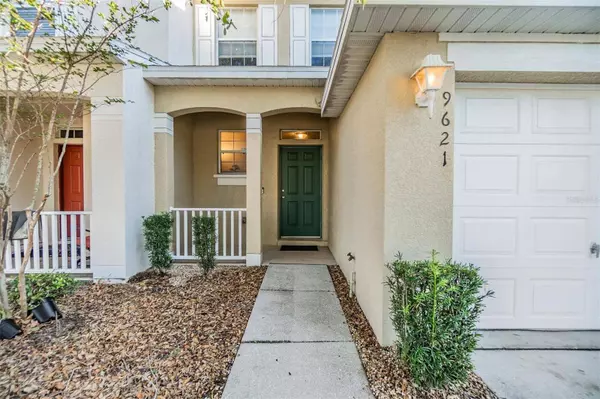 9621 CARLSDALE DR, Riverview, FL 33578