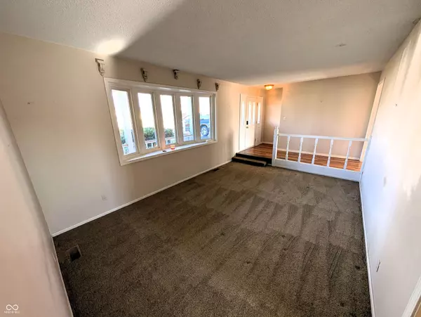 4557 W Glenwood DR, Edinburgh, IN 46124