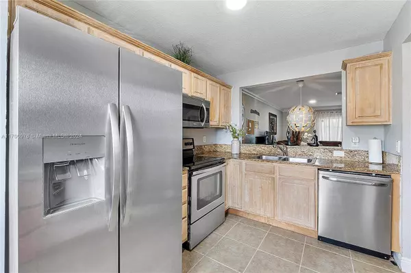 6617 Winfield Blvd #7-1, Margate, FL 33063