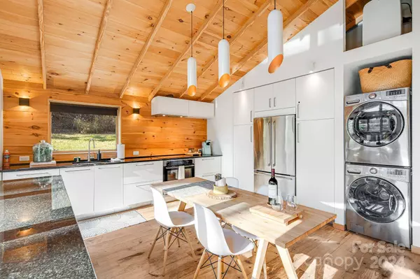 90 Old Burnsville RD, Mars Hill, NC 28787