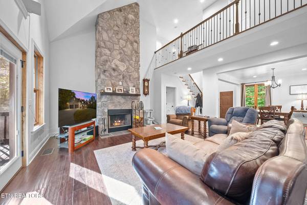 4211 Fox Hills DR, Louisville, TN 37777