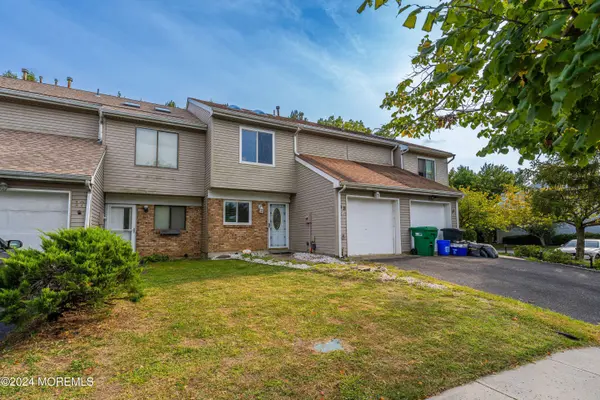 18 Homestead Drive, Matawan, NJ 07747