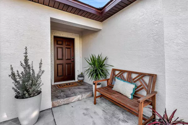 30 Nogales WAY, Port Saint Lucie, FL 34952