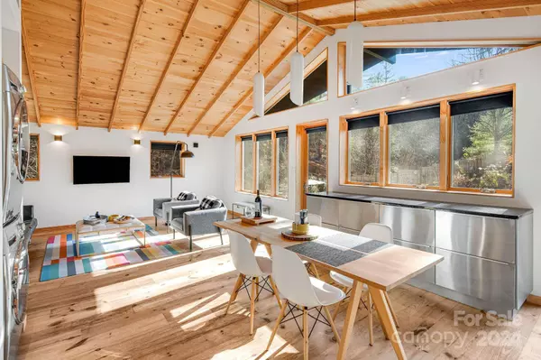 90 Old Burnsville RD, Mars Hill, NC 28787