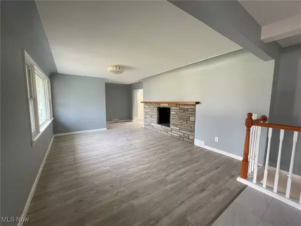 230 Deer Trail AVE, Canfield, OH 44406