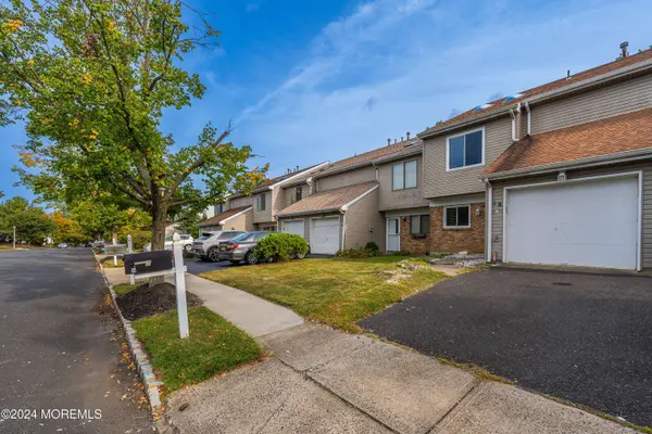 18 Homestead Drive, Matawan, NJ 07747