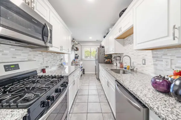 18 Homestead Drive, Matawan, NJ 07747