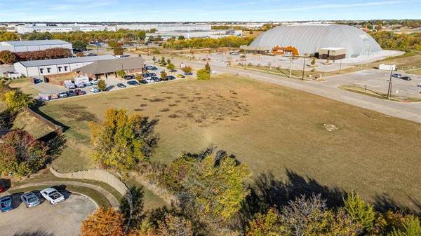 2315 W Warrior Trail, Grand Prairie, TX 75052