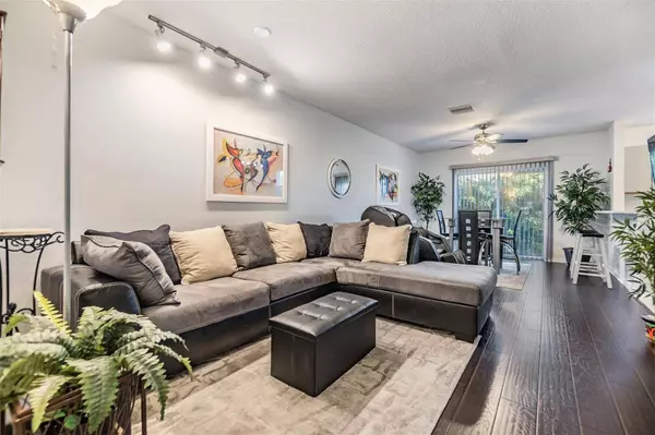 9621 CARLSDALE DR, Riverview, FL 33578