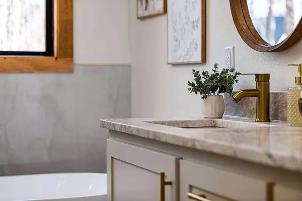 1097 Lees Ride, Mccaysville, GA 30555