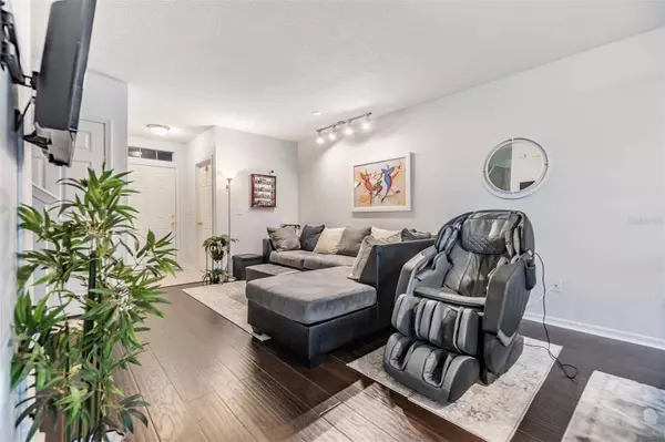 9621 CARLSDALE DR, Riverview, FL 33578