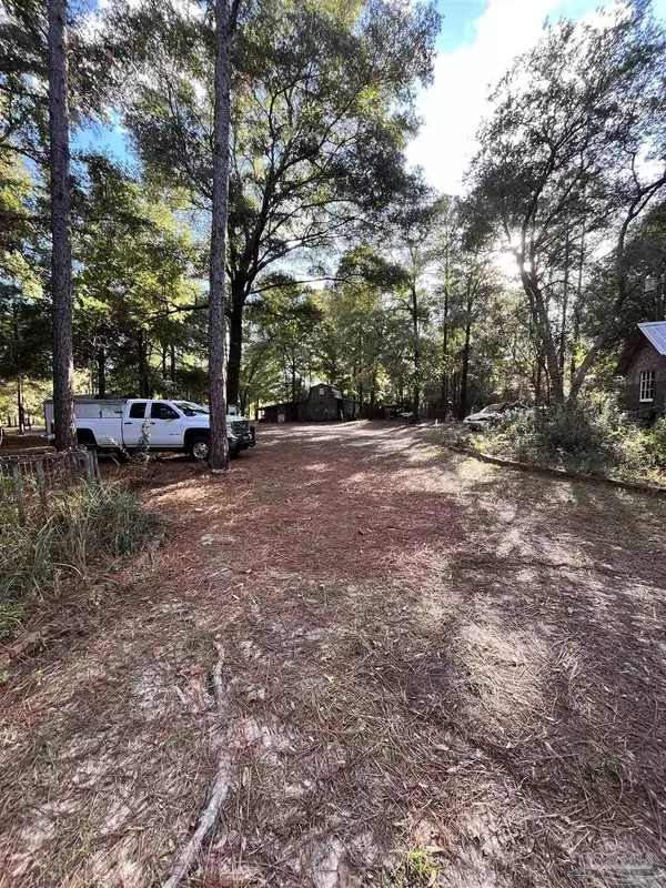 11540 Big Buck Rd, Milton, FL 32583