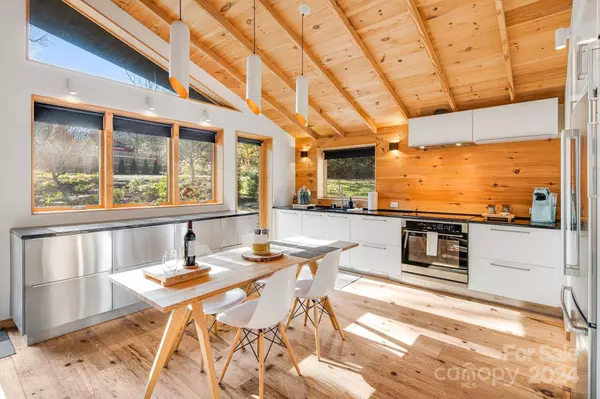 90 Old Burnsville RD, Mars Hill, NC 28787