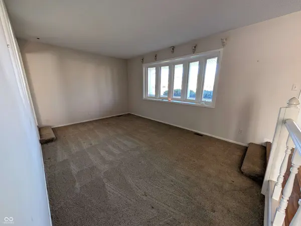 4557 W Glenwood DR, Edinburgh, IN 46124