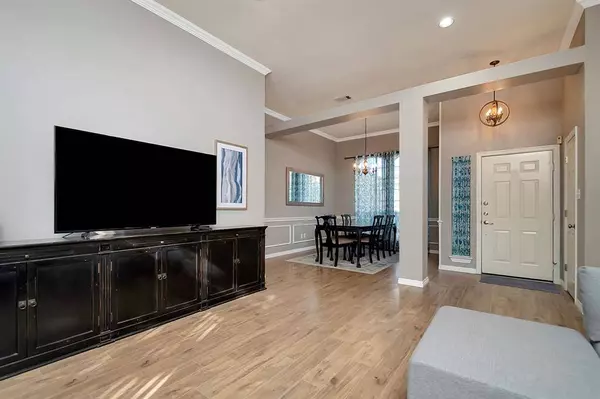 2117 S Winding Creek Drive, Grapevine, TX 76051