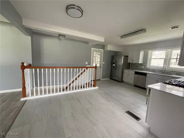 230 Deer Trail AVE, Canfield, OH 44406