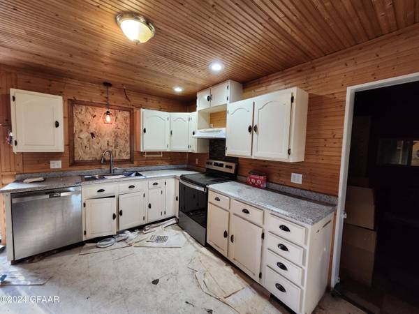 8469 151ST AVE NE, St Thomas, ND 58276