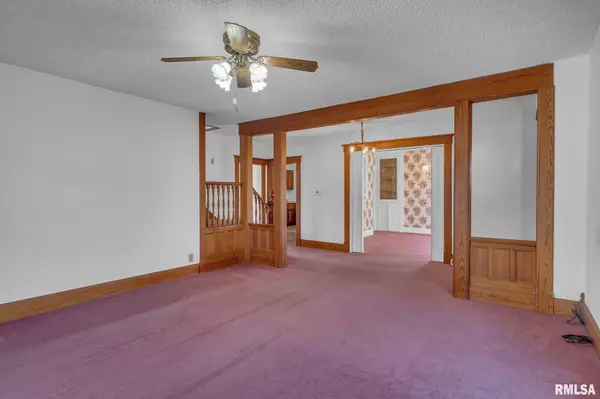 617 S 5TH ST, Maquoketa, IA 52060