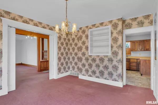 617 S 5TH ST, Maquoketa, IA 52060