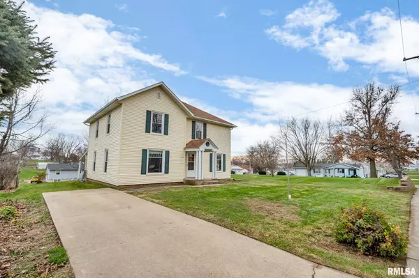 617 S 5TH ST, Maquoketa, IA 52060