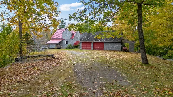 64 Snapdragon LN, Sidney, ME 04330