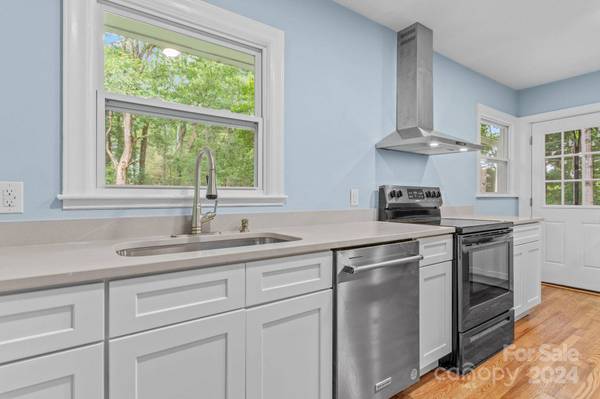 625 Lenox PL, Hendersonville, NC 28739