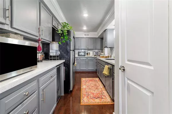 355 N Post Oak LN #738, Houston, TX 77024