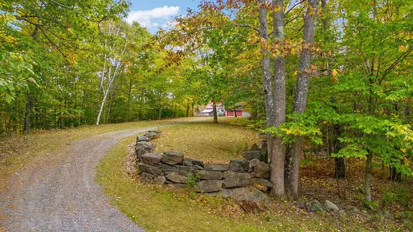 64 Snapdragon LN, Sidney, ME 04330