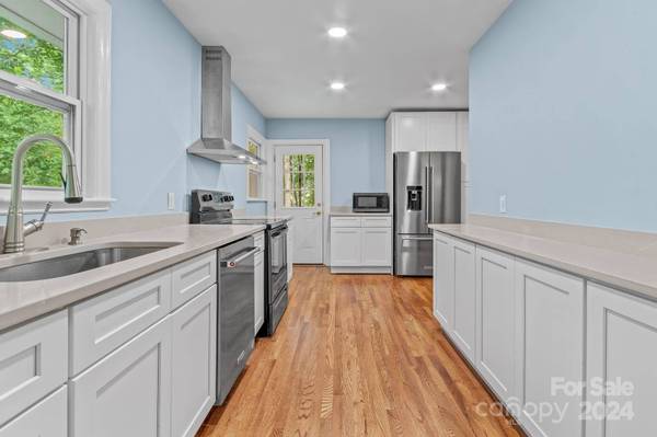 625 Lenox PL, Hendersonville, NC 28739