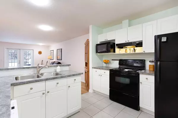 103 Fairways DR NW #5, Airdrie, AB T4B 2Y5