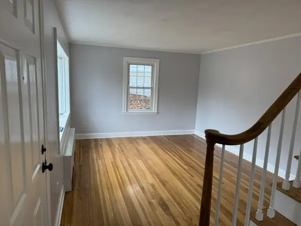 9 Moore Ave, Worcester, MA 01602