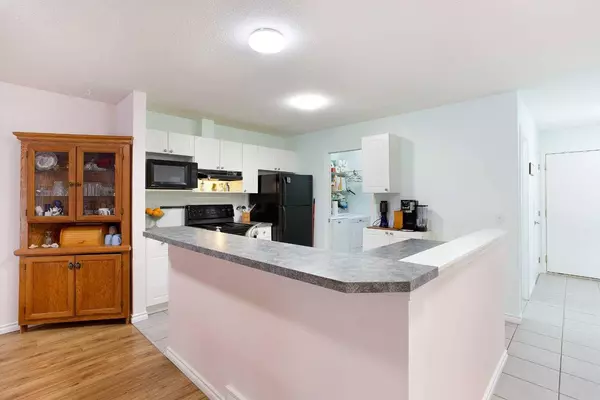 103 Fairways DR NW #5, Airdrie, AB T4B 2Y5