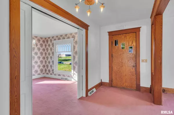 617 S 5TH ST, Maquoketa, IA 52060