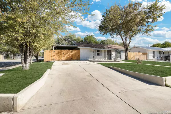 334 PARK PLZ, San Antonio, TX 78237-1334