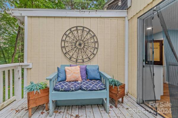 625 Lenox PL, Hendersonville, NC 28739