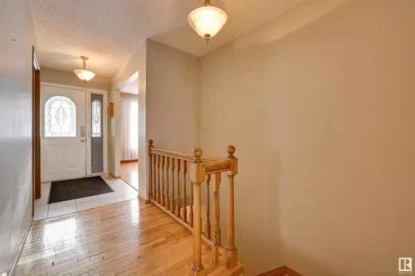 51 WINDERMERE DR, Spruce Grove, AB T7X 1P6