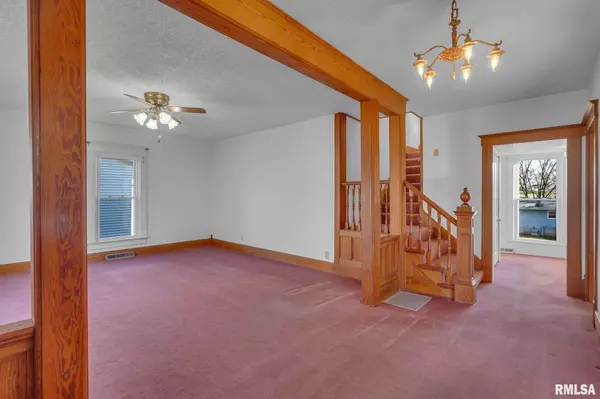 617 S 5TH ST, Maquoketa, IA 52060