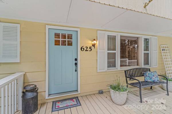 625 Lenox PL, Hendersonville, NC 28739