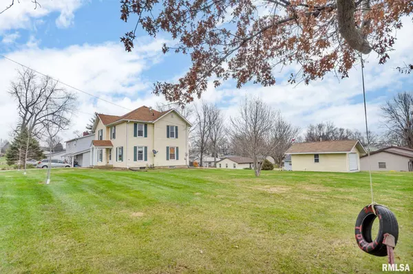 617 S 5TH ST, Maquoketa, IA 52060