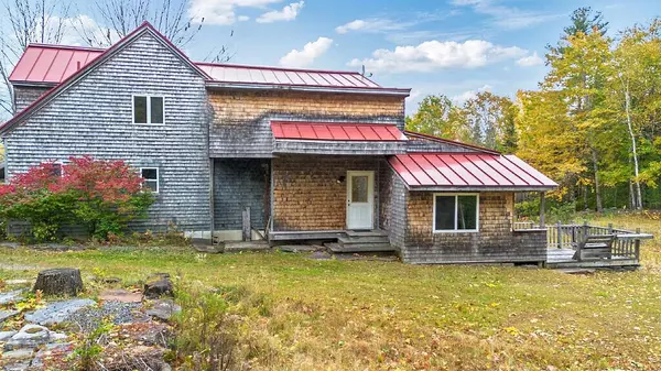 64 Snapdragon LN, Sidney, ME 04330